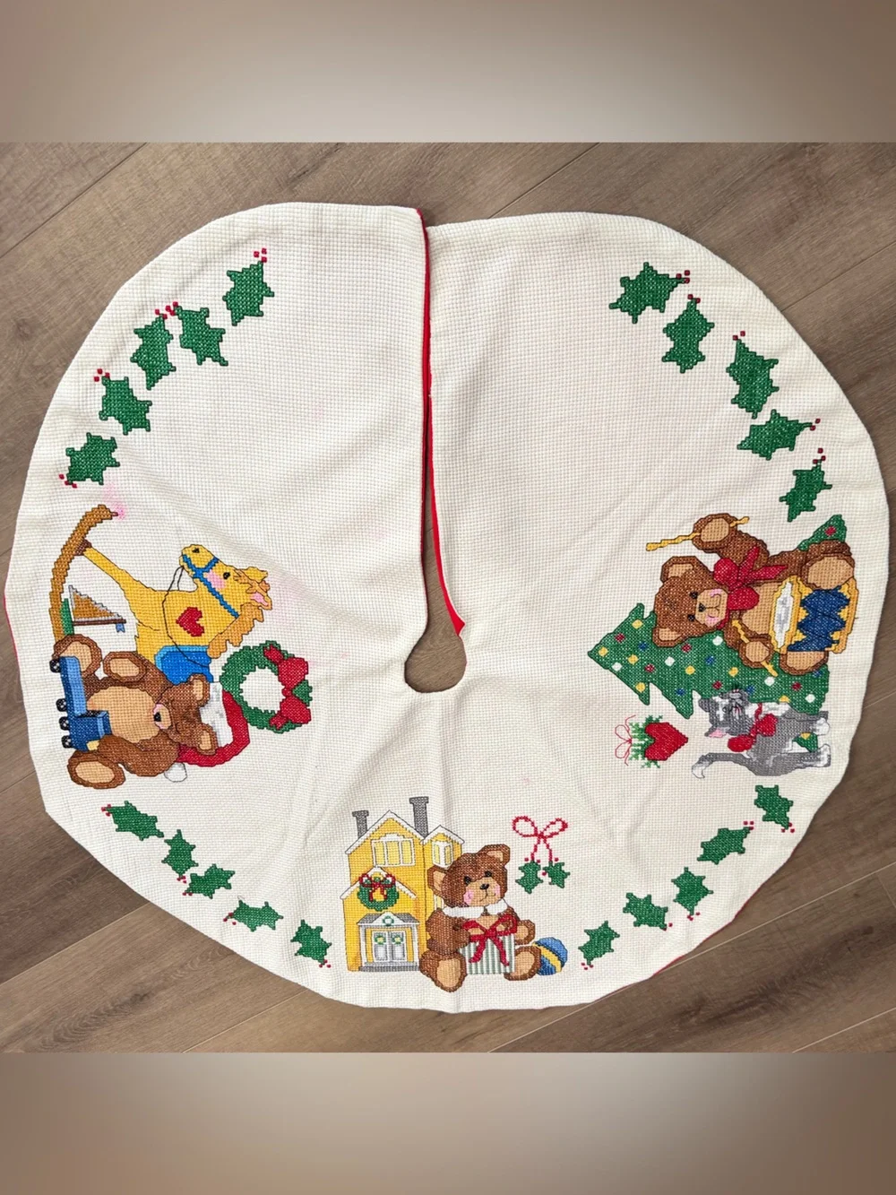 Janlynn Completed Christmas Cross Stitch Tree Skirt Trio Of Teddies 1989